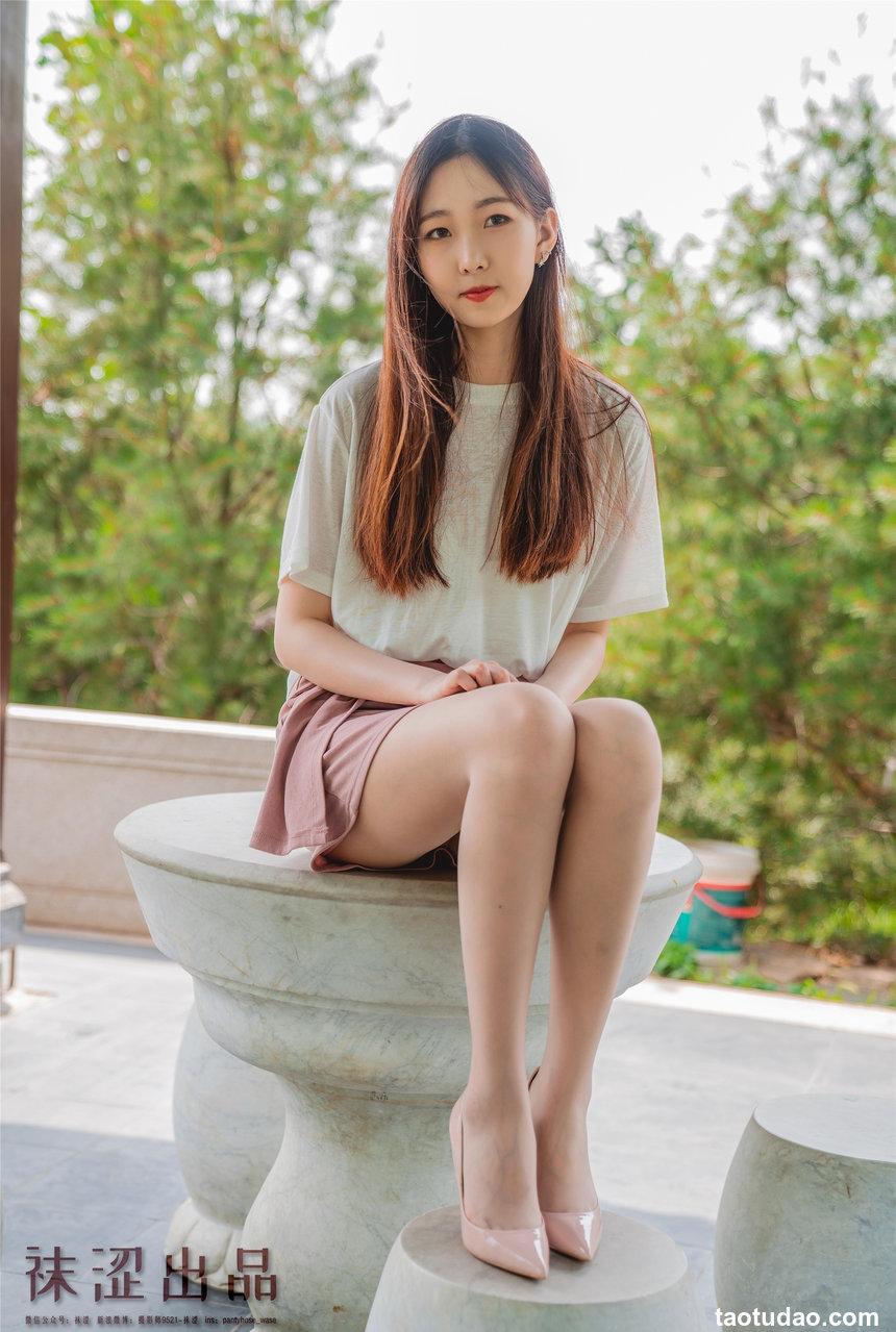 袜涩写真 VOL.066 思甜1.0 超修长笔直肉丝美腿 尖头细高跟鞋无敌加分  [51P／96MB]