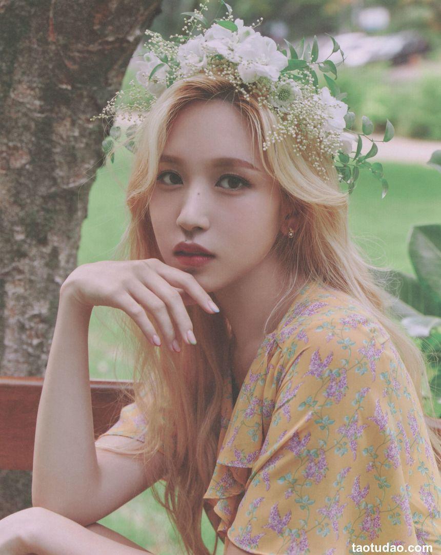 TWICE - Mina 1ST PHOTOBOOK [Yes, I am Mina [136P-165MB]