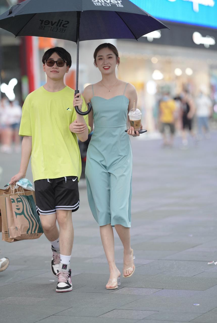 都市丽人街拍长裙小姐姐【190P+1V-2.68G】