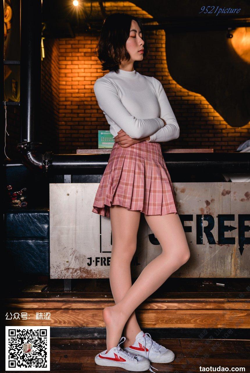 袜涩写真 VOL.053 雪梨粉色百褶裙肤色天鹅绒丝袜 [50P／241MB]