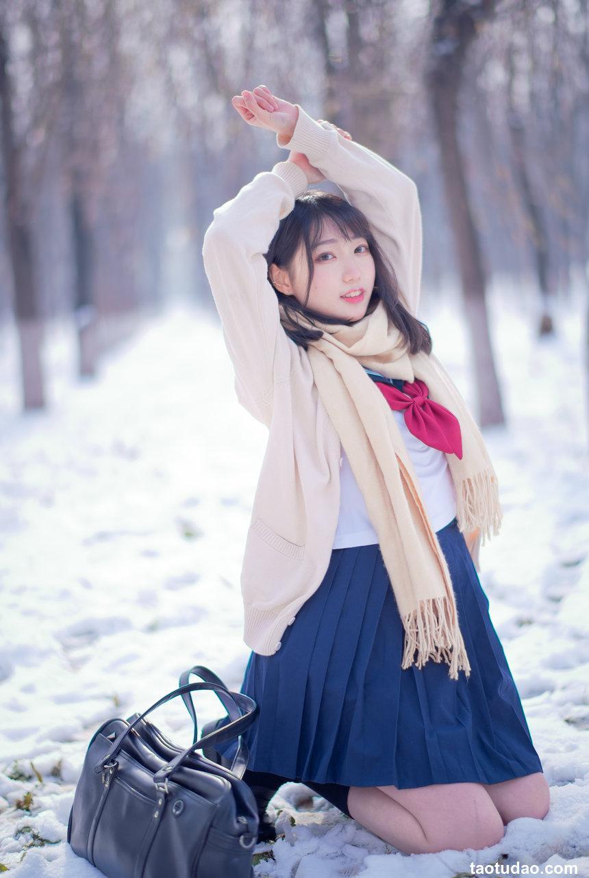 周叽是可爱兔兔 NO.021 - 雪景JK[15P／130MB]