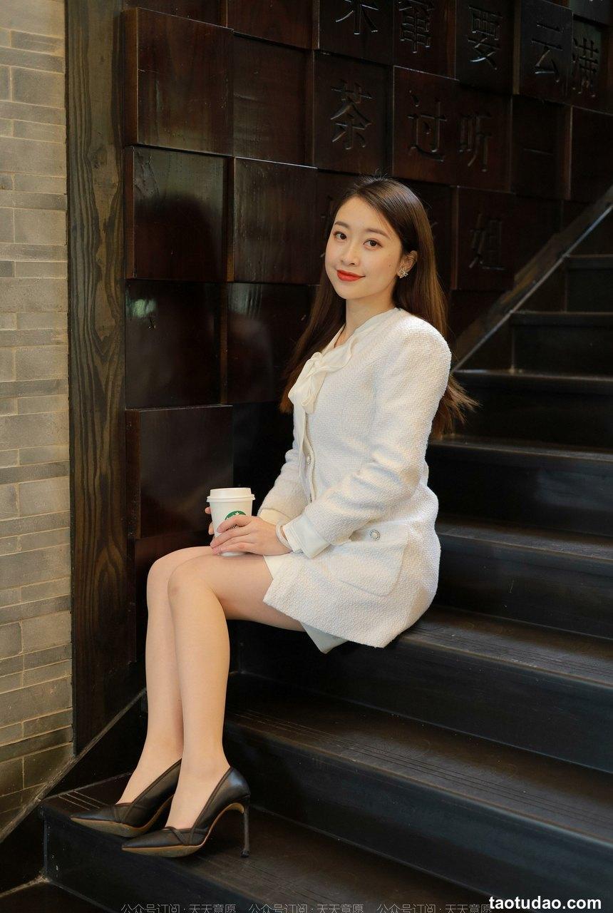 [IESS异思趣向] 2022.04.18 丝享家1063：小婕《纯白OL套装》[85P／132MB]