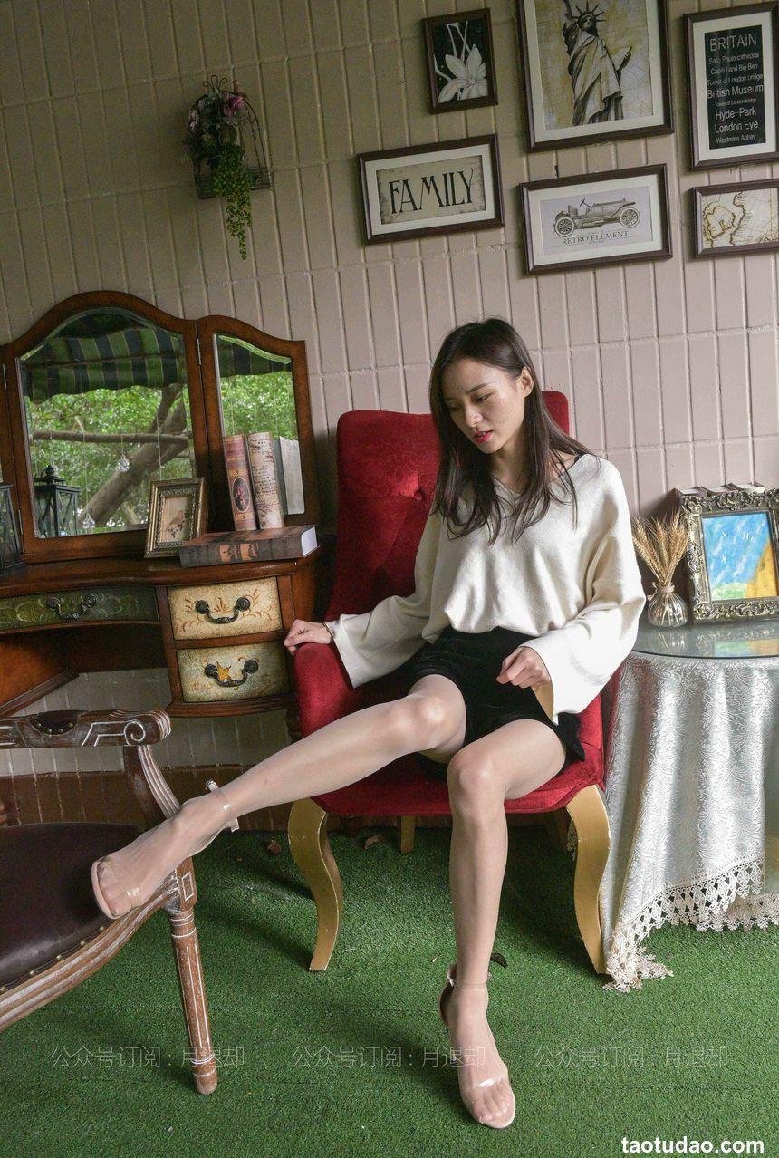 [IESS异思趣向] 耽丝022：小六 红椅上舞蹈的肉丝小六[90P／177MB]