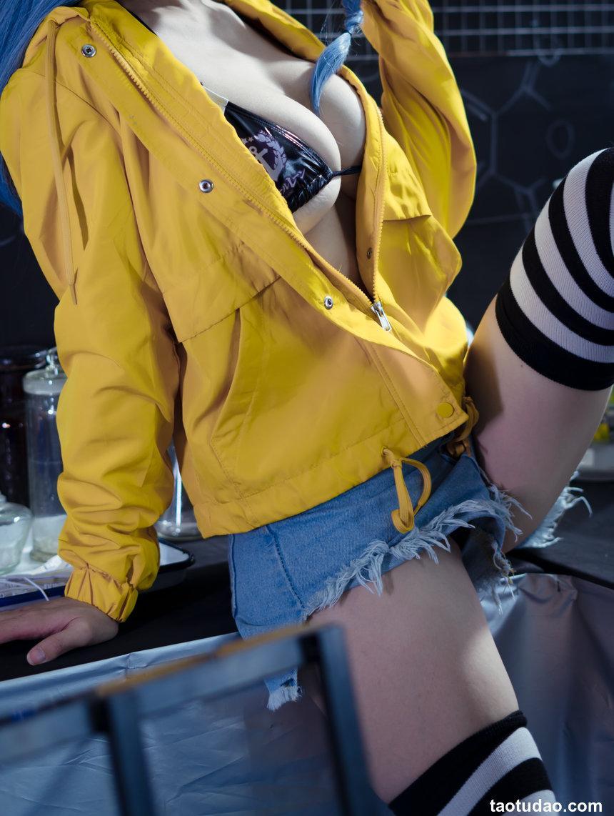 小仓千代w NO.019 – 6月舰长写真 [40P-506M]