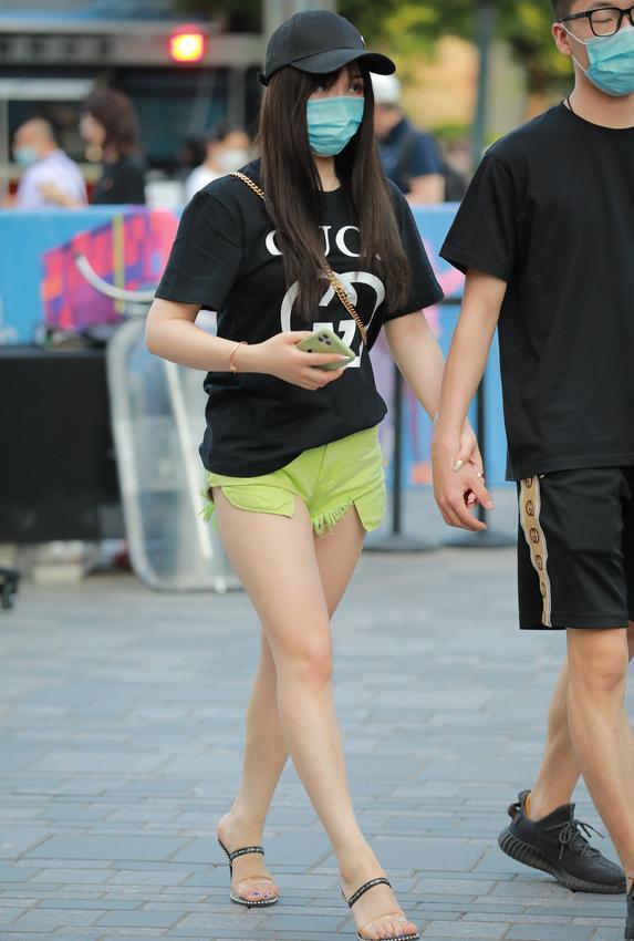 都市丽人绿色热裤妹子【72P-746MB】