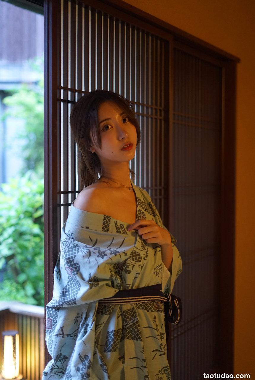 黑川 - 温泉浴衣 [13P-110MB]