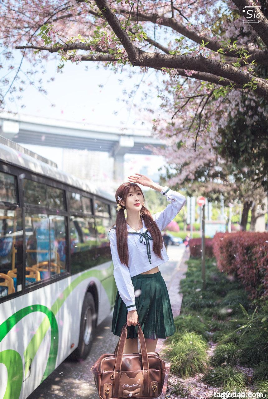 王羽衫 -JK大巴 [20P-26.7MB]