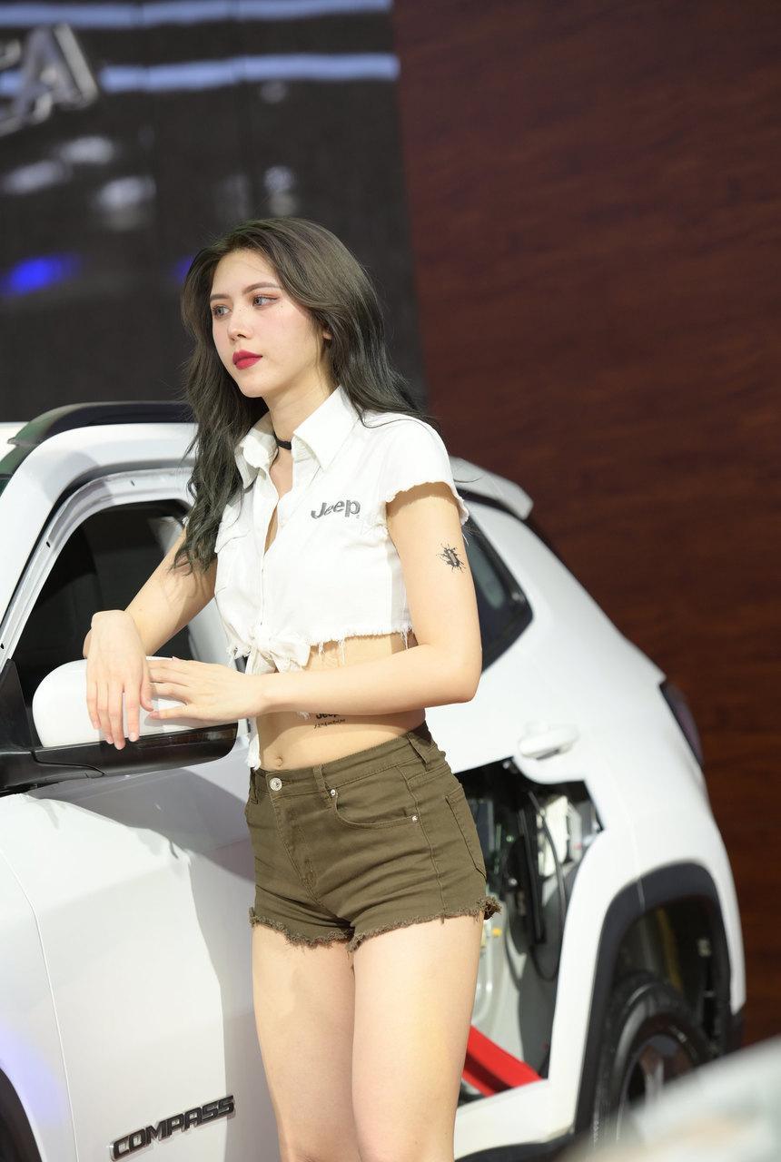 都市丽人漂亮的热裤车模美女【95P-508MB】