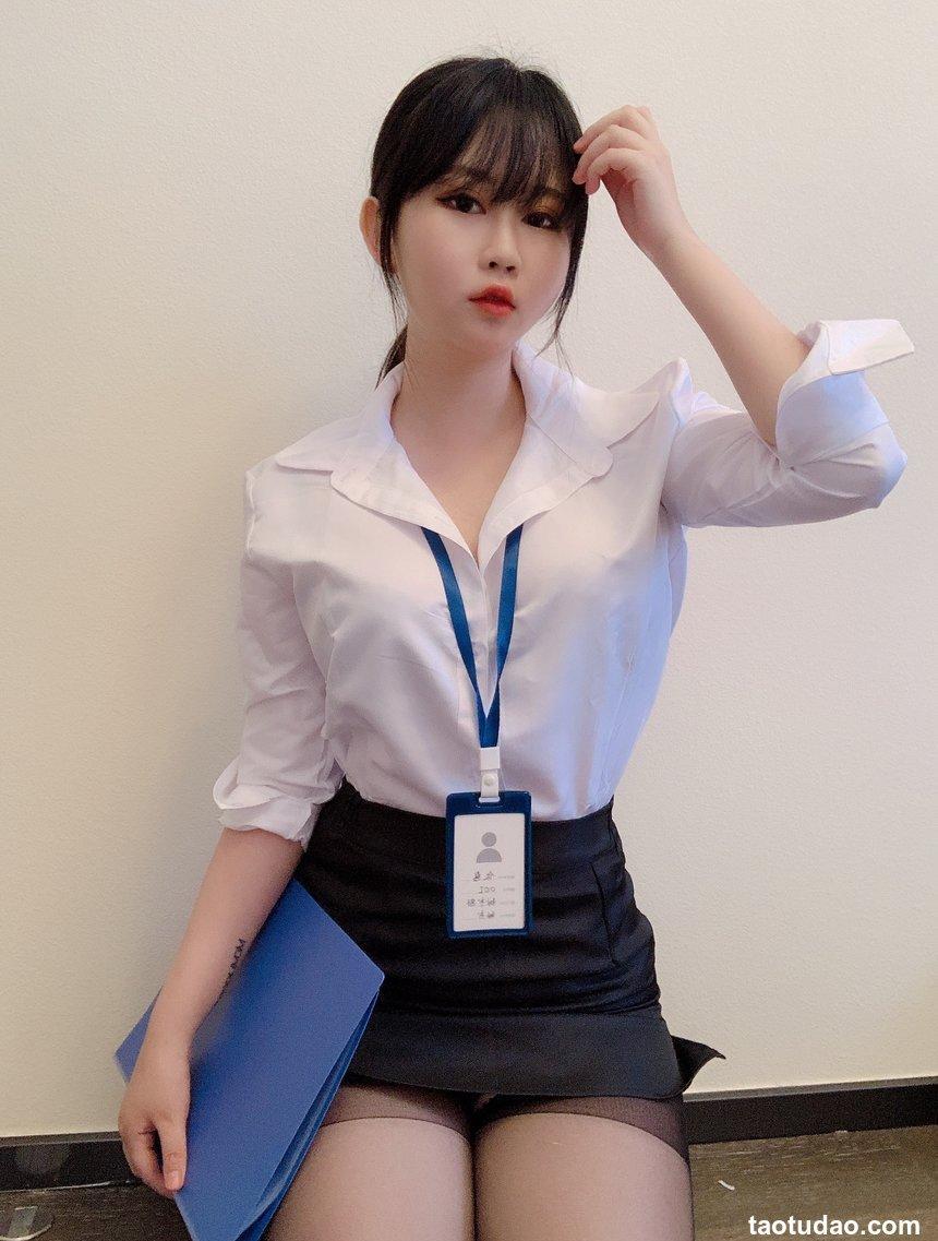 是依酱呀 - NO.05 黑丝制服 [29P-57MB]