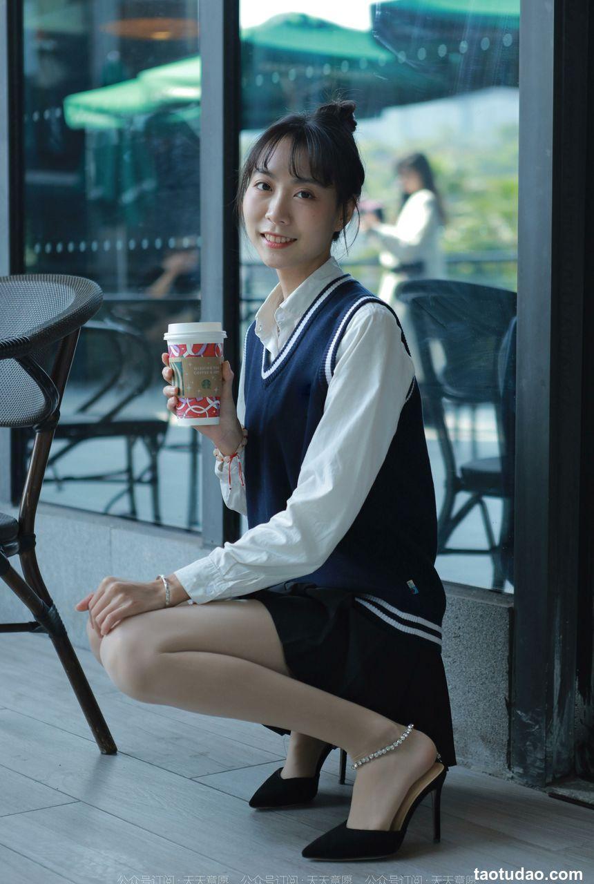 [IESS异思趣向] 2022.01.10 丝享家985：团团《纯玉学苑装》[94P／94.8MB]