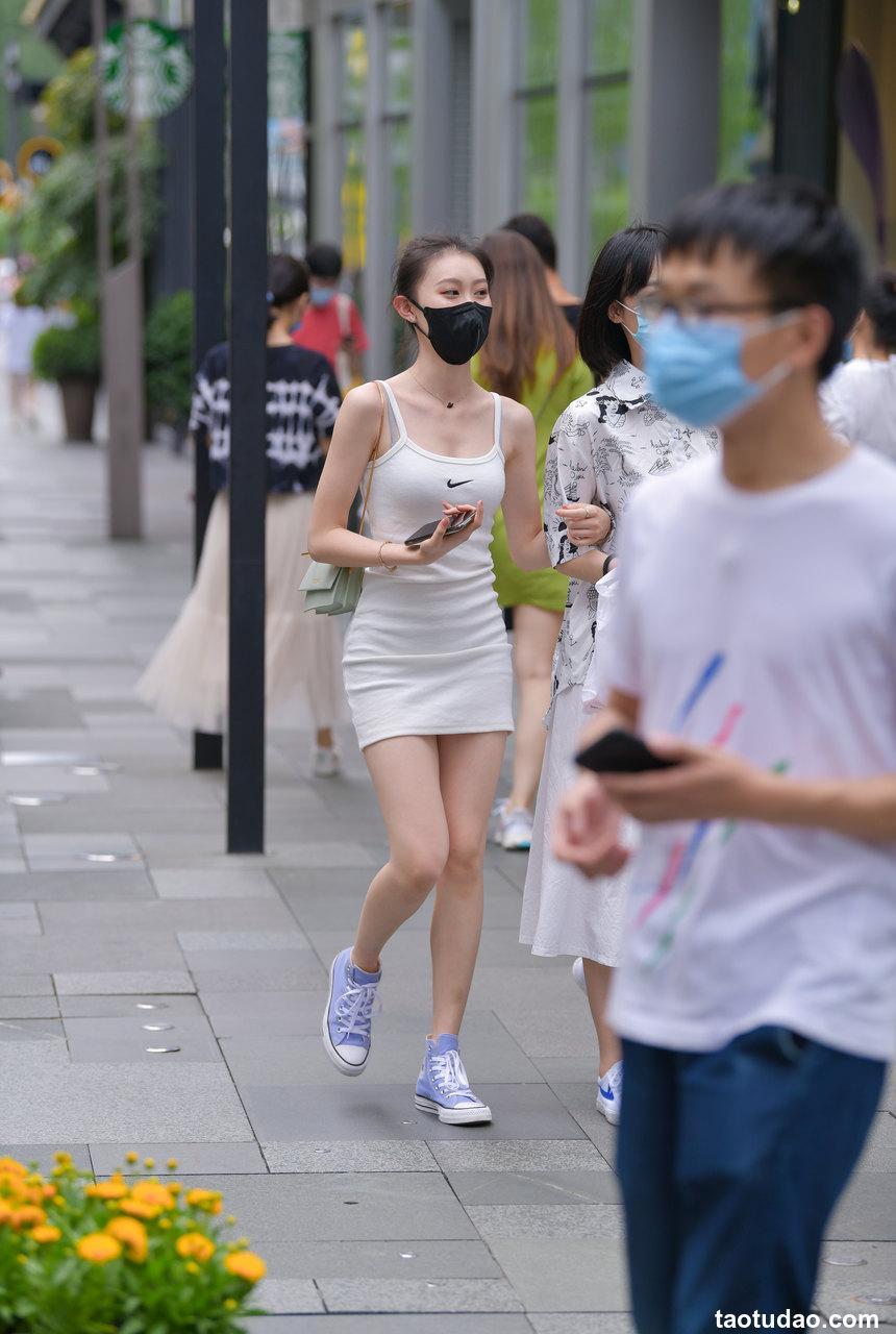 都市丽人吊带包臀裙小姐姐【67P-762MB】