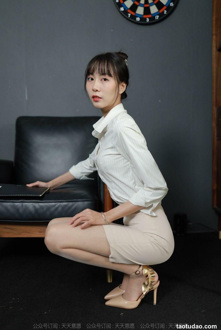 [IESS异思趣向] 2021.11.08 丝享家969：团团《迷人的金色波纹》[92P／99.8MB]