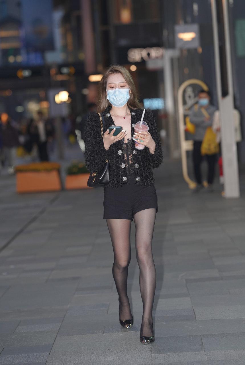 都市丽人气质黑丝美女【44P-701MB】