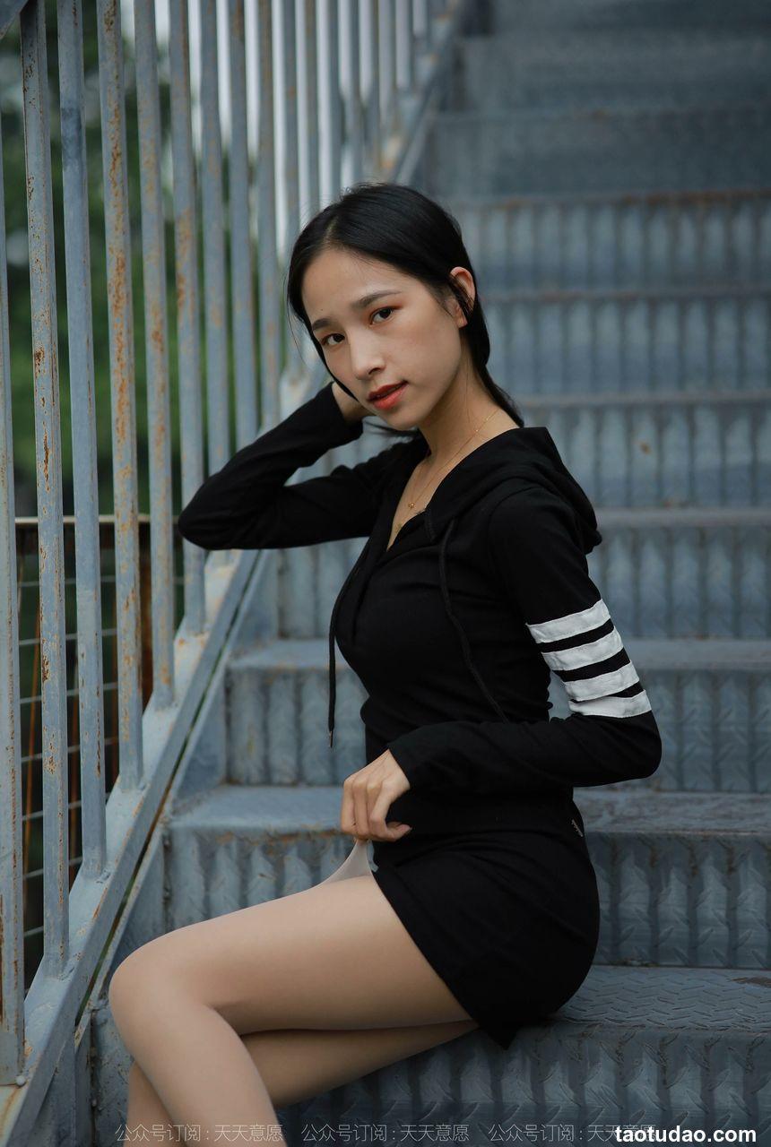 [IESS异思趣向] 2021.11.06 丝享家967：美子《天台大长腿》[77P／70MB]