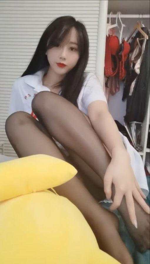 丽柜然然丝足小视频【35v 1G】