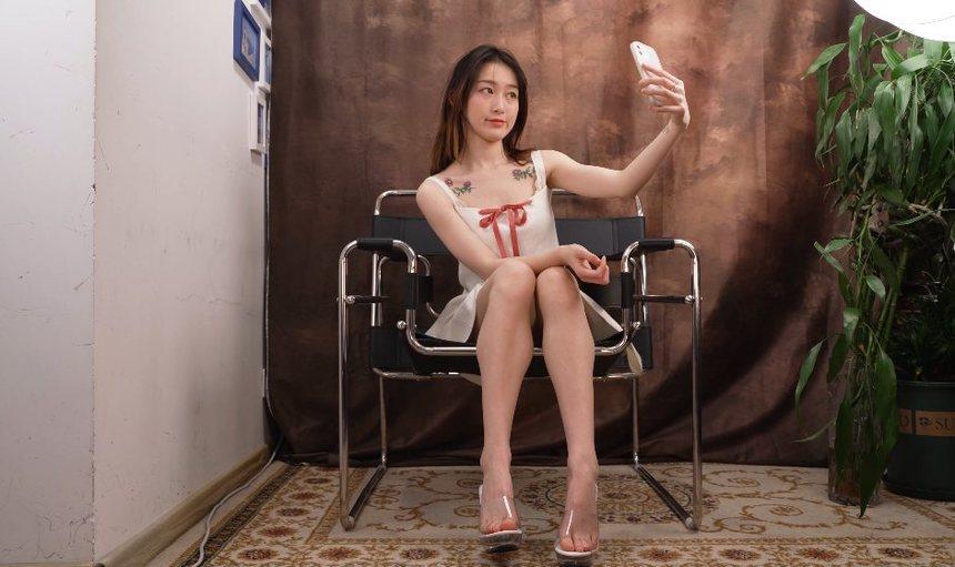 [A&F]丝足视频 074-美女baby展示她的性感脚丫 [1V-3.58G]