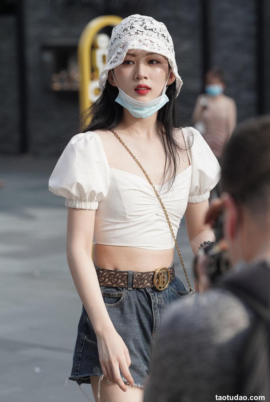 都市丽人街拍很白的妹子【83P-991MB】