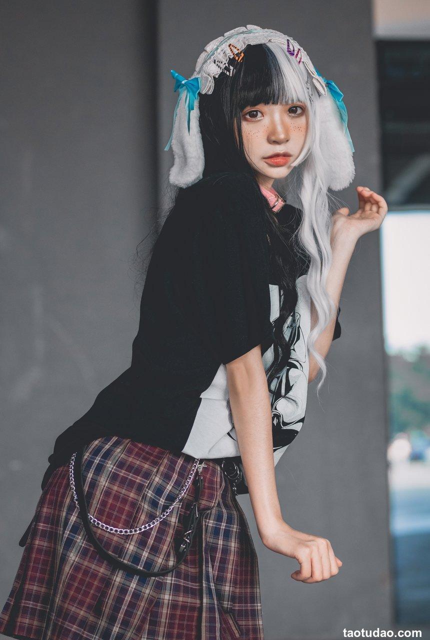 疯猫ss - NO.99 雀斑少女 [12P-220M]