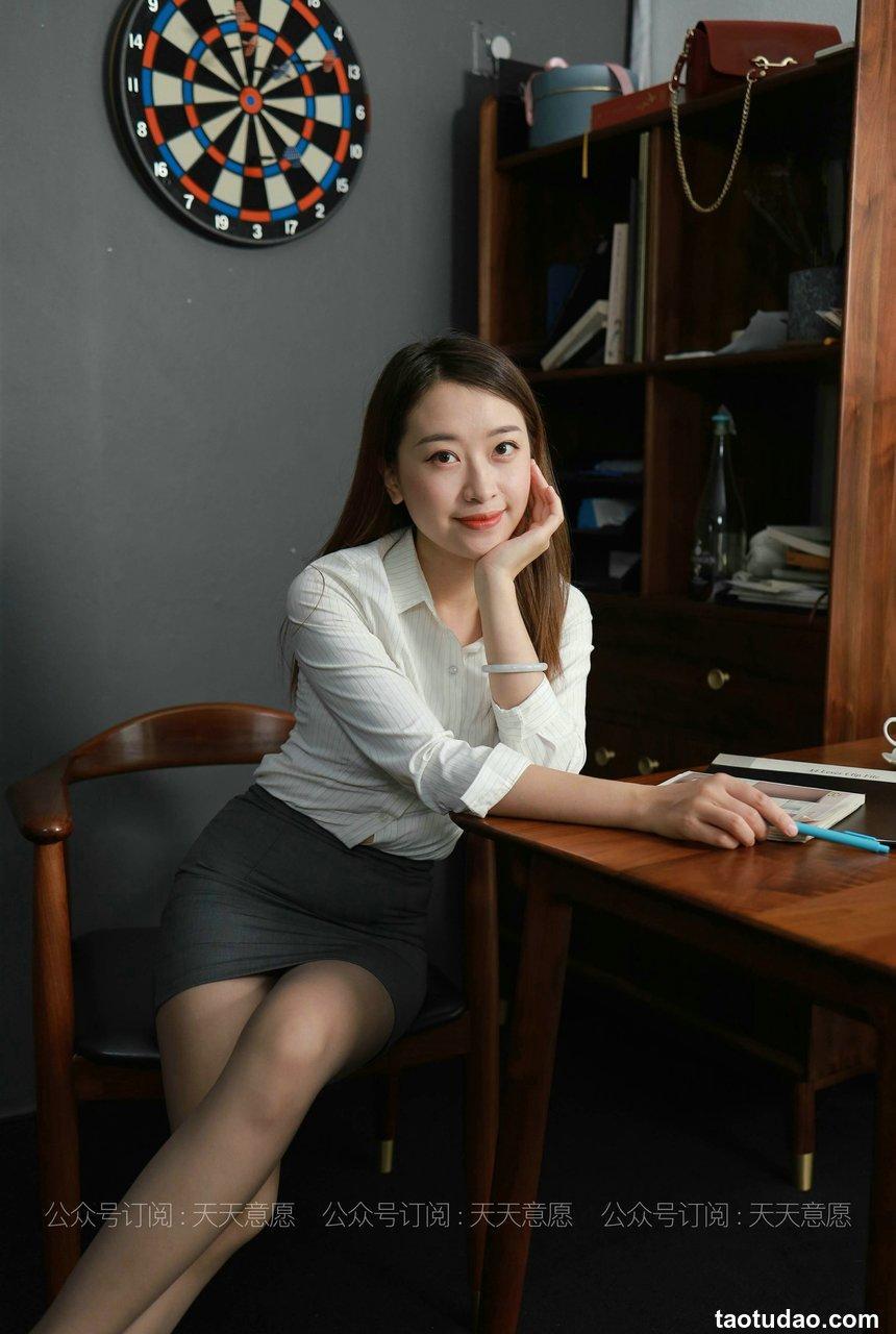 [IESS异思趣向] 2021.08.08 丝享家883：小婕《美女开例会》[95P／128MB]