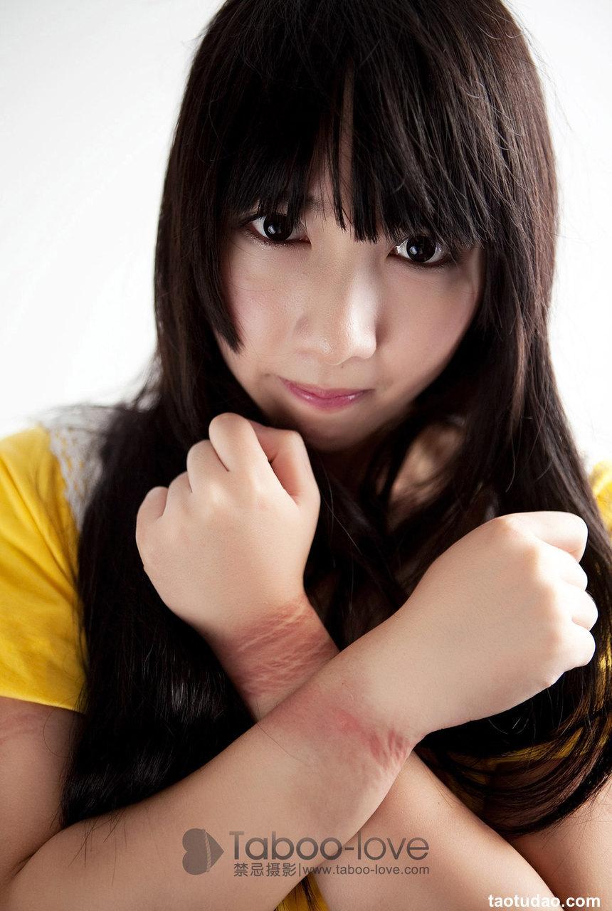 [禁忌摄影]Taboo-love NO.001 迷人的眼神[33P／10.4MB]