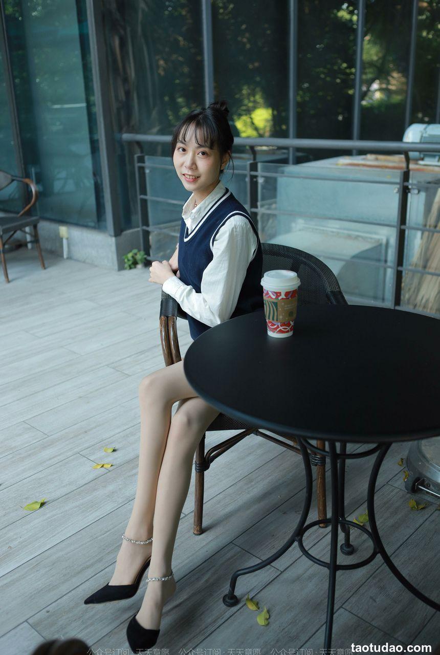 [IESS异思趣向] 2022.01.10 丝享家985：团团《纯玉学苑装》[94P／94.8MB]