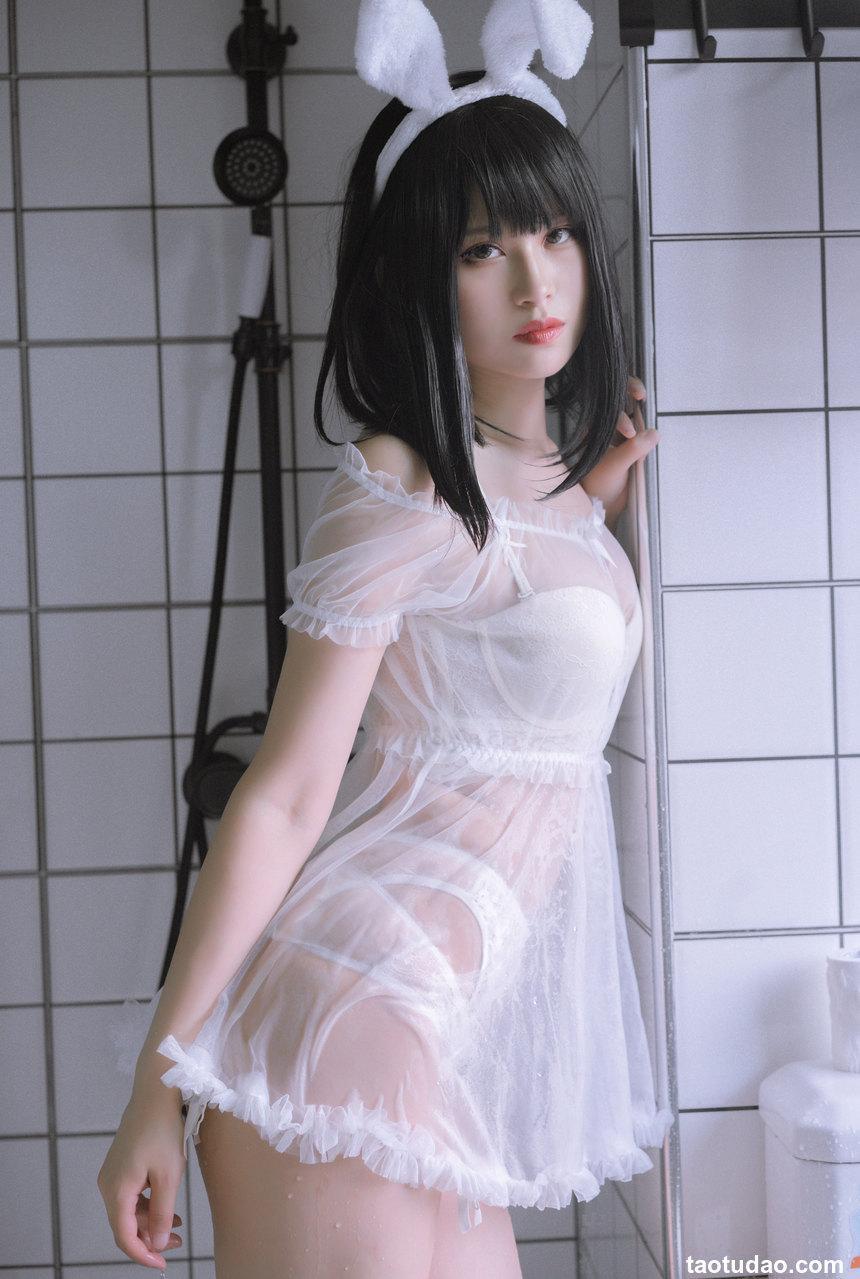 田璐璐 NO.007 — 浪漫白兔 [29P-70M]