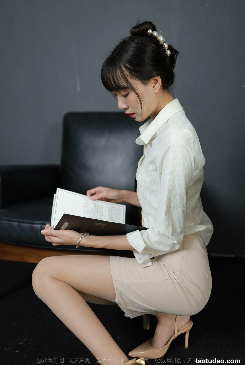 [IESS异思趣向] 2021.11.08 丝享家969：团团《迷人的金色波纹》[92P／99.8MB]