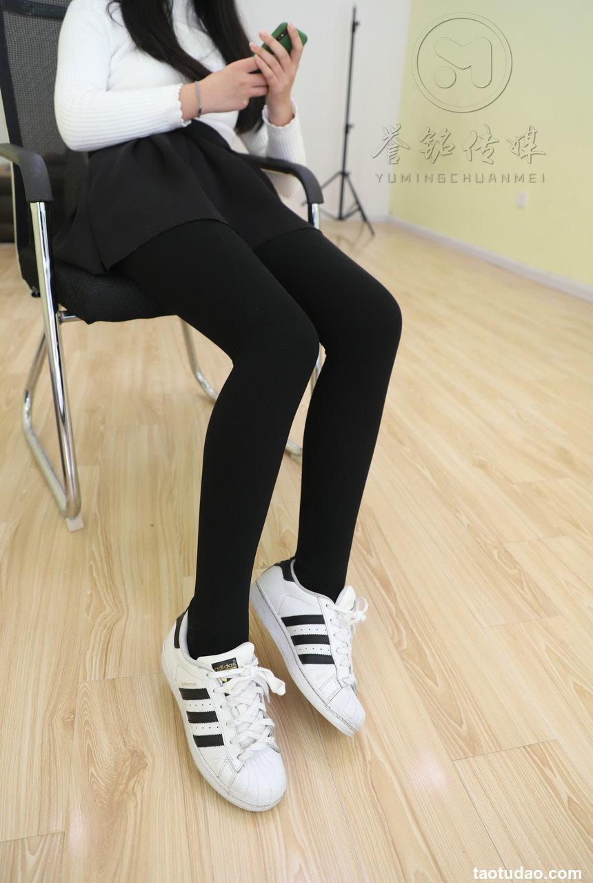 [誉铭传媒]袜足摄影 2019年 NO.018 时尚板鞋厚袜裸足[130P／705MB]