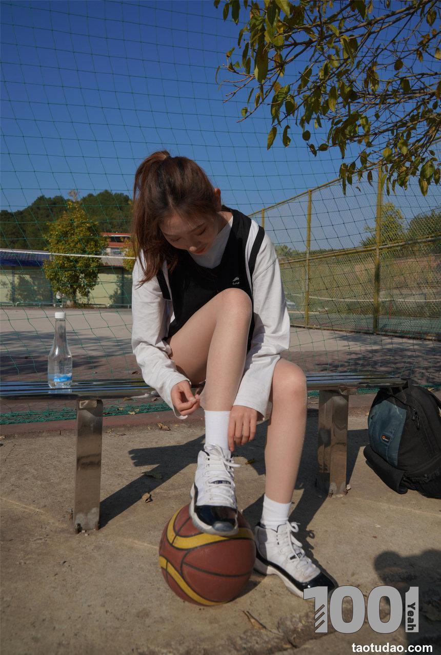 [IESS异思趣向] 一千零一夜 草莓《陪女朋友打篮球1-2》