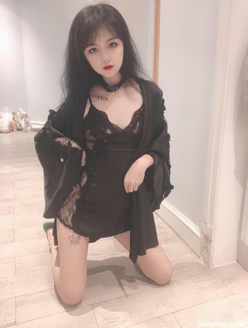 安妮-黑色睡衣 [35P+2V-121MB]