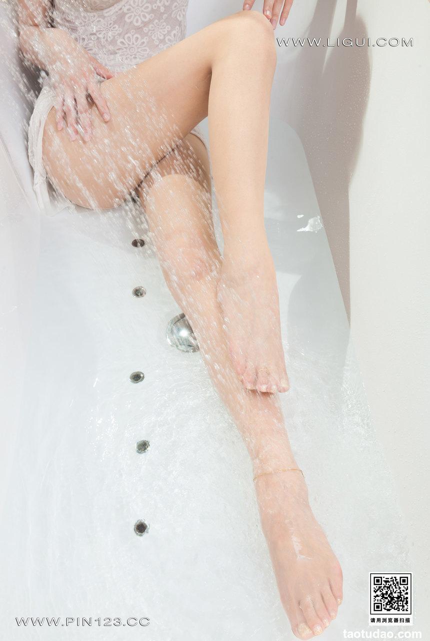 [Ligui丽柜] 2022.10.31 《水中芙蓉》心心 [80+1P-67M]