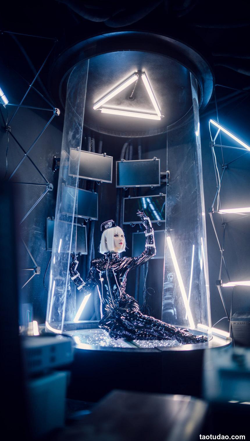 izumi泉桃子 NO.006 — 帝国通讯官[30P／232MB]