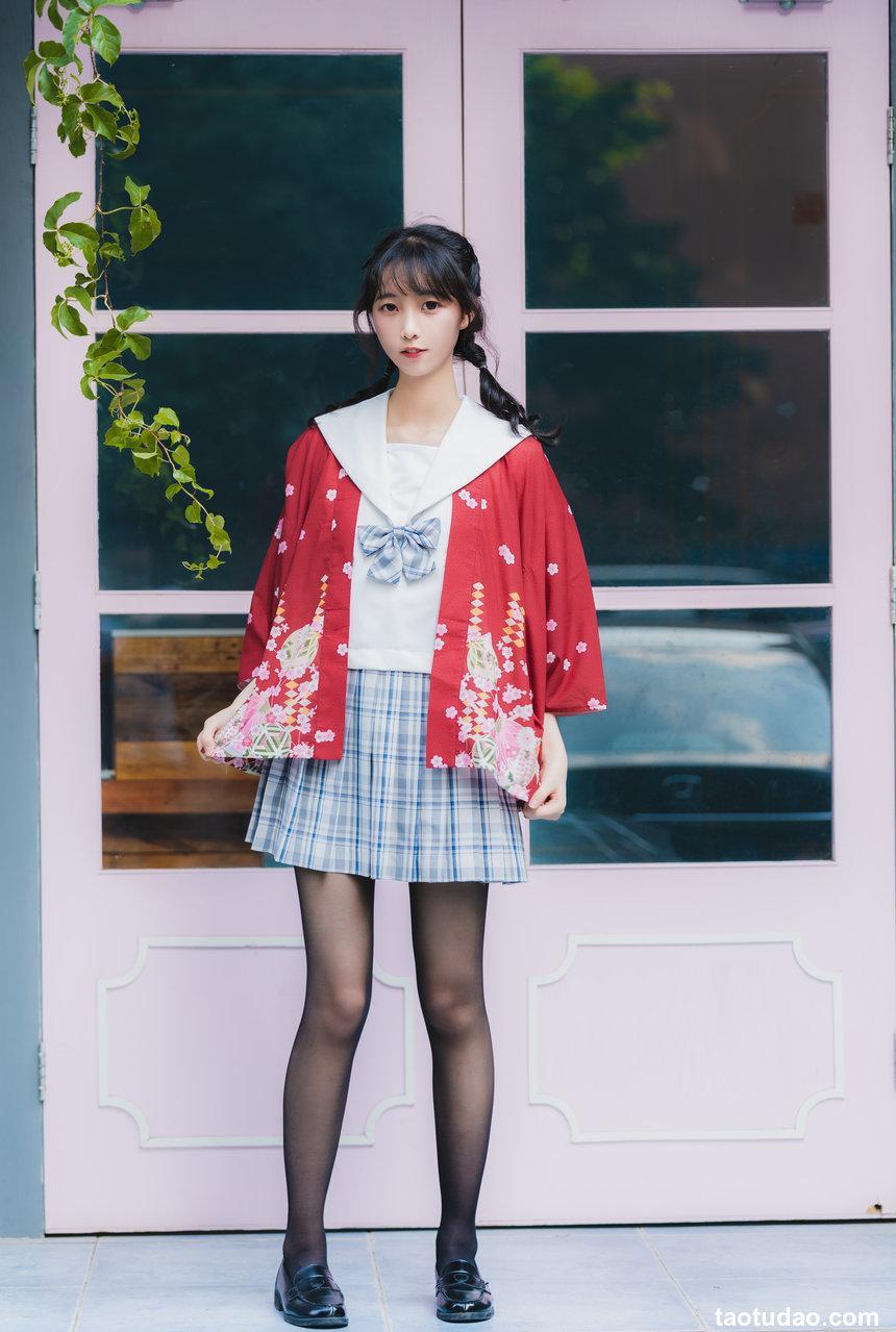 西瓜少女 NO.003 – 凤凰新村JK户外 [57P-1.3G]