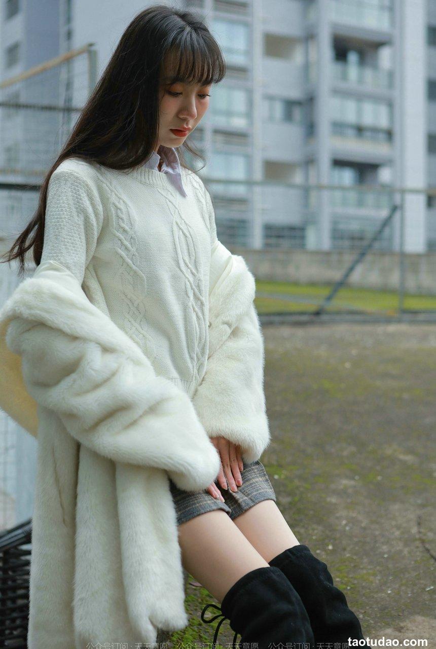 [IESS异思趣向] 2022.02.28 丝享家1014：团团《长靴肉丝》[88P／95.6MB]