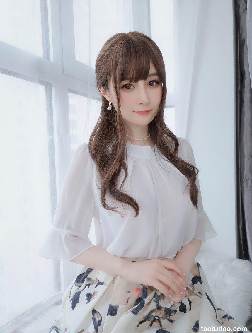 Coser小姐姐白银 - 肉丝人妻 [123P2V-381MB]