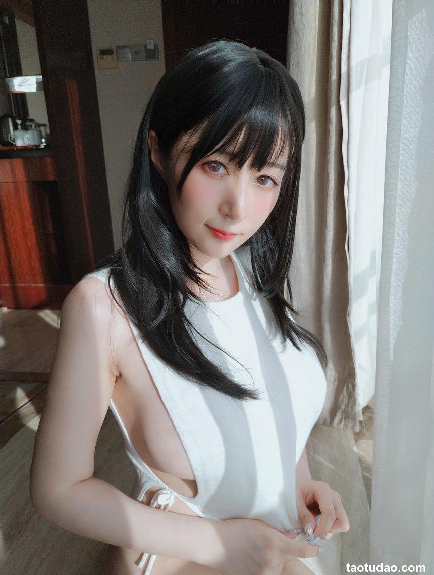 Coser小姐姐白银81这诱人的毛衣[49P/114MB]