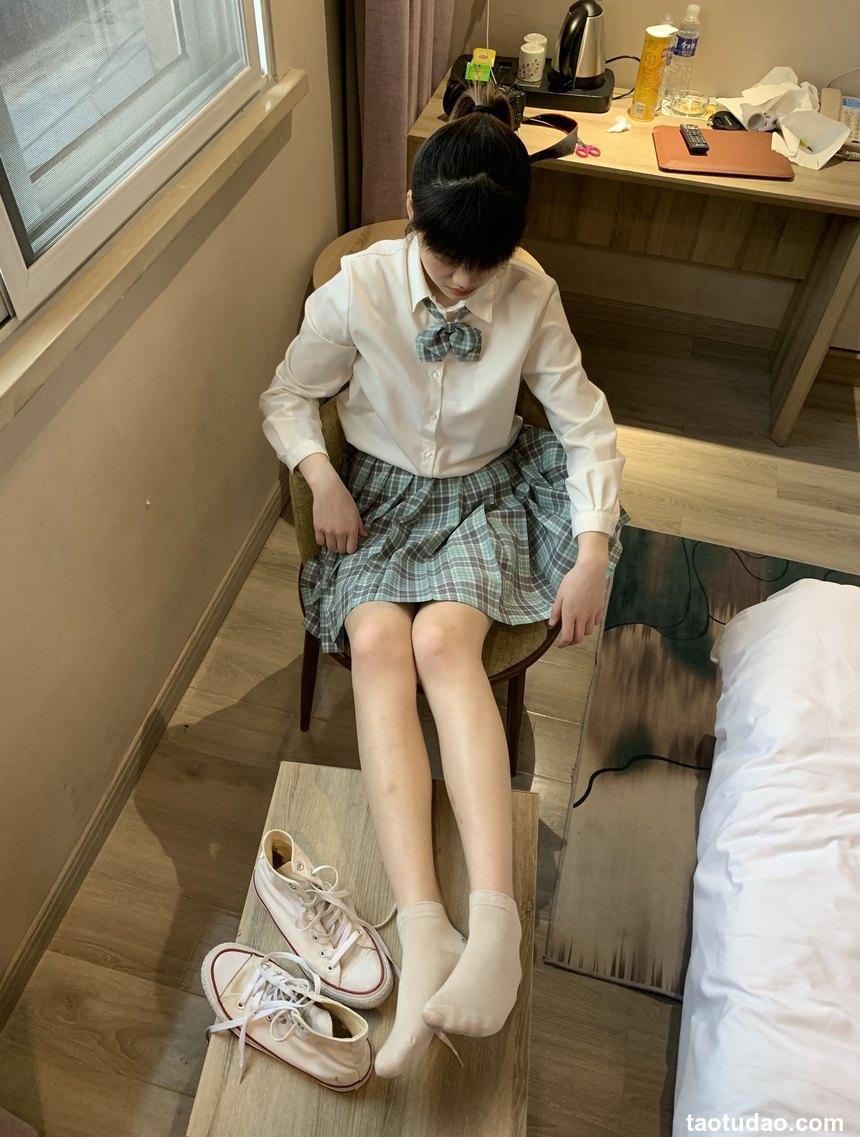 [誉铭传媒]袜足摄影 2021年《05月份微信公众号付费福利》[65P+8V／424MB]