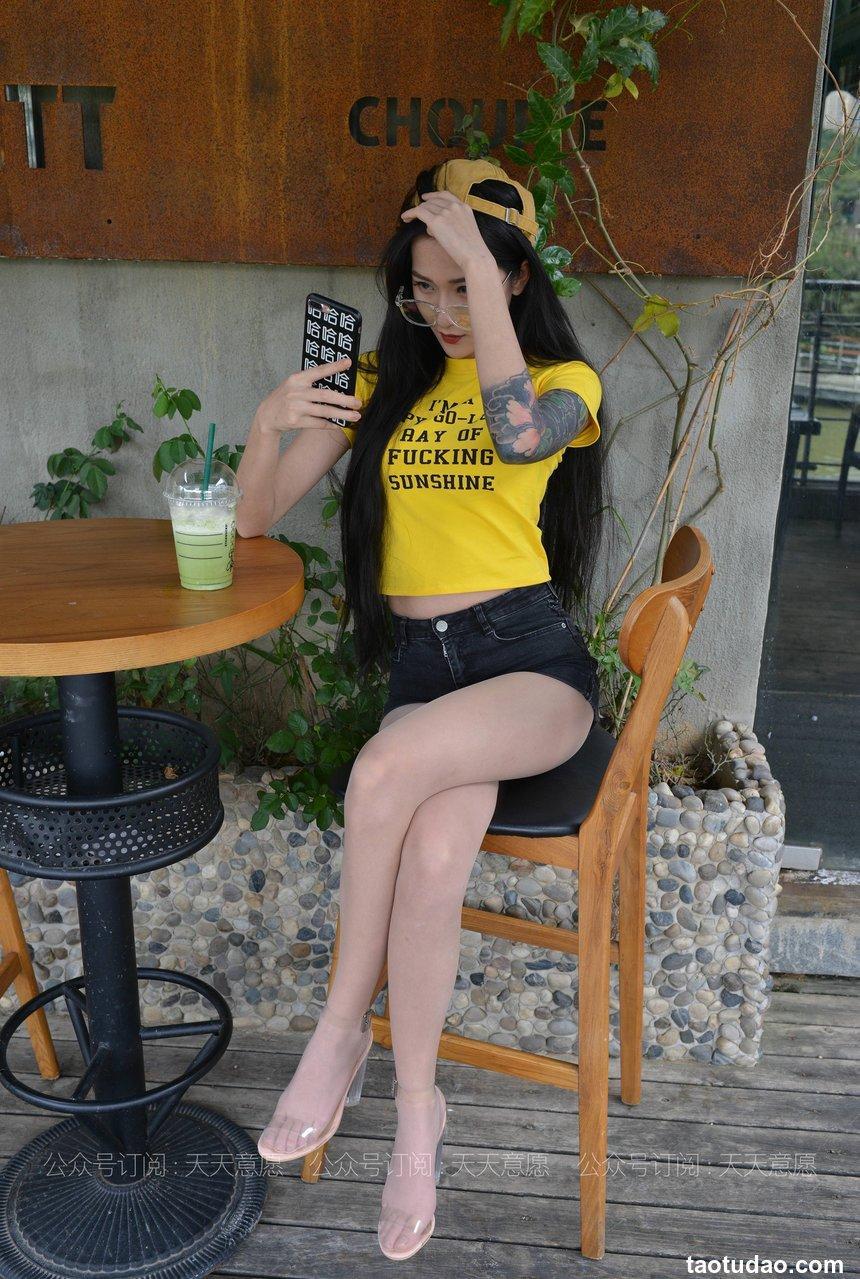 [IESS异思趣向] 2021.04.19 丝享家784：潇潇《长腿花辣妹》[76P／98.4MB]