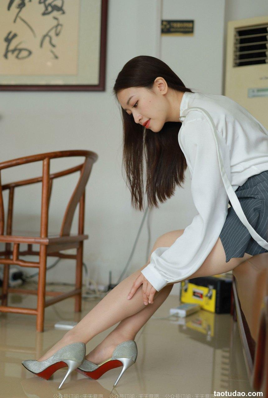 [IESS异思趣向] 2022.06.21 丝享家1124：小婕《美女接待员》[75P／102MB]