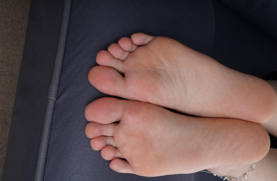 Pary摄影 NO.106 美女小陈展示白棉袜+光脚[104P／1.06GB]