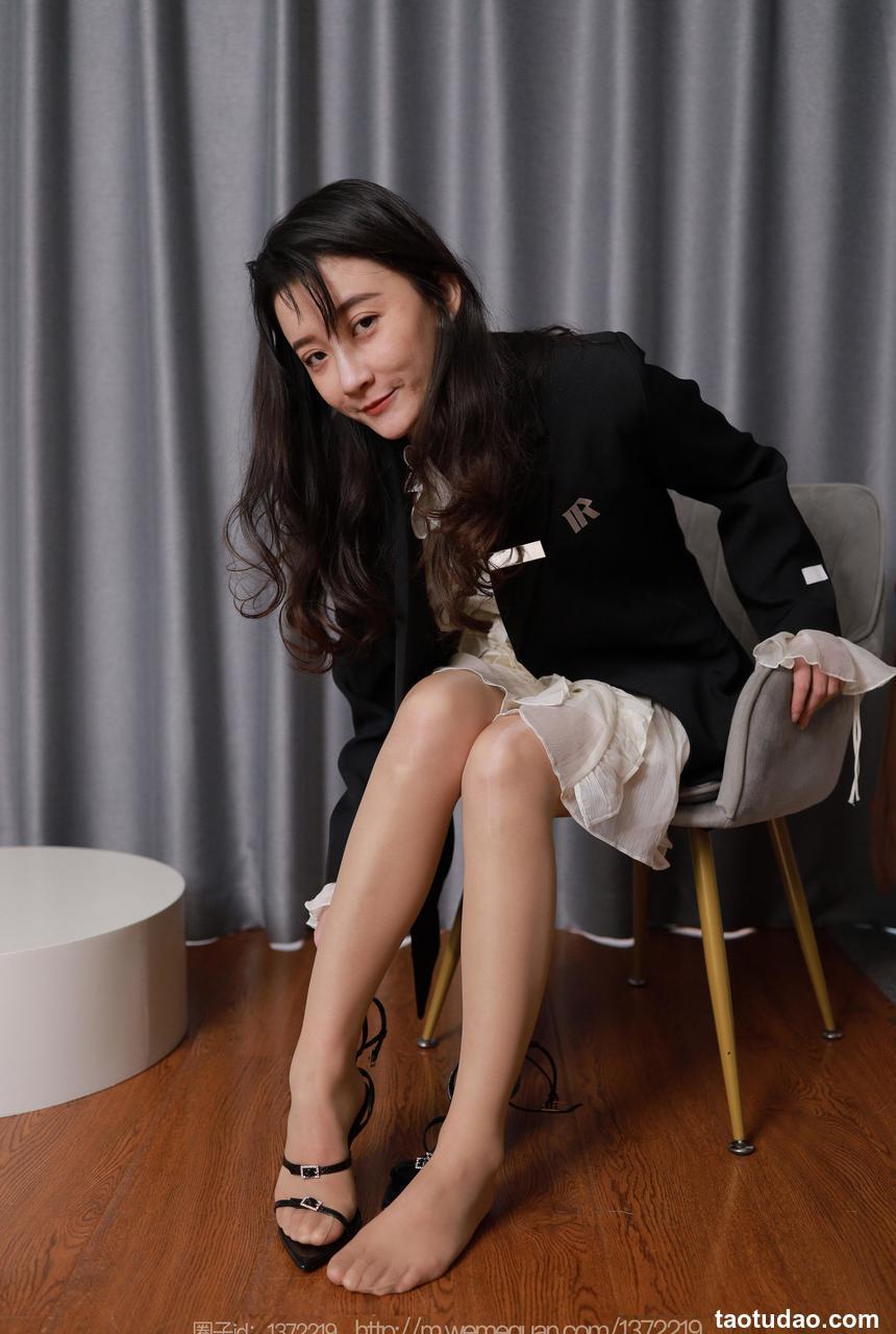 [IESS异思趣向] 2023.02.04 丝享家 1351 秋秋《黑色绑带》[83P-91.5M]