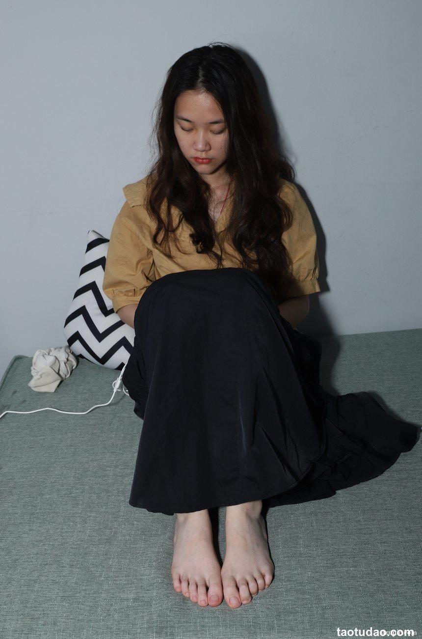 Pary摄影 NO.058 大美女琪琪脱下棉袜展示38码修长大白脚[137P／294MB]