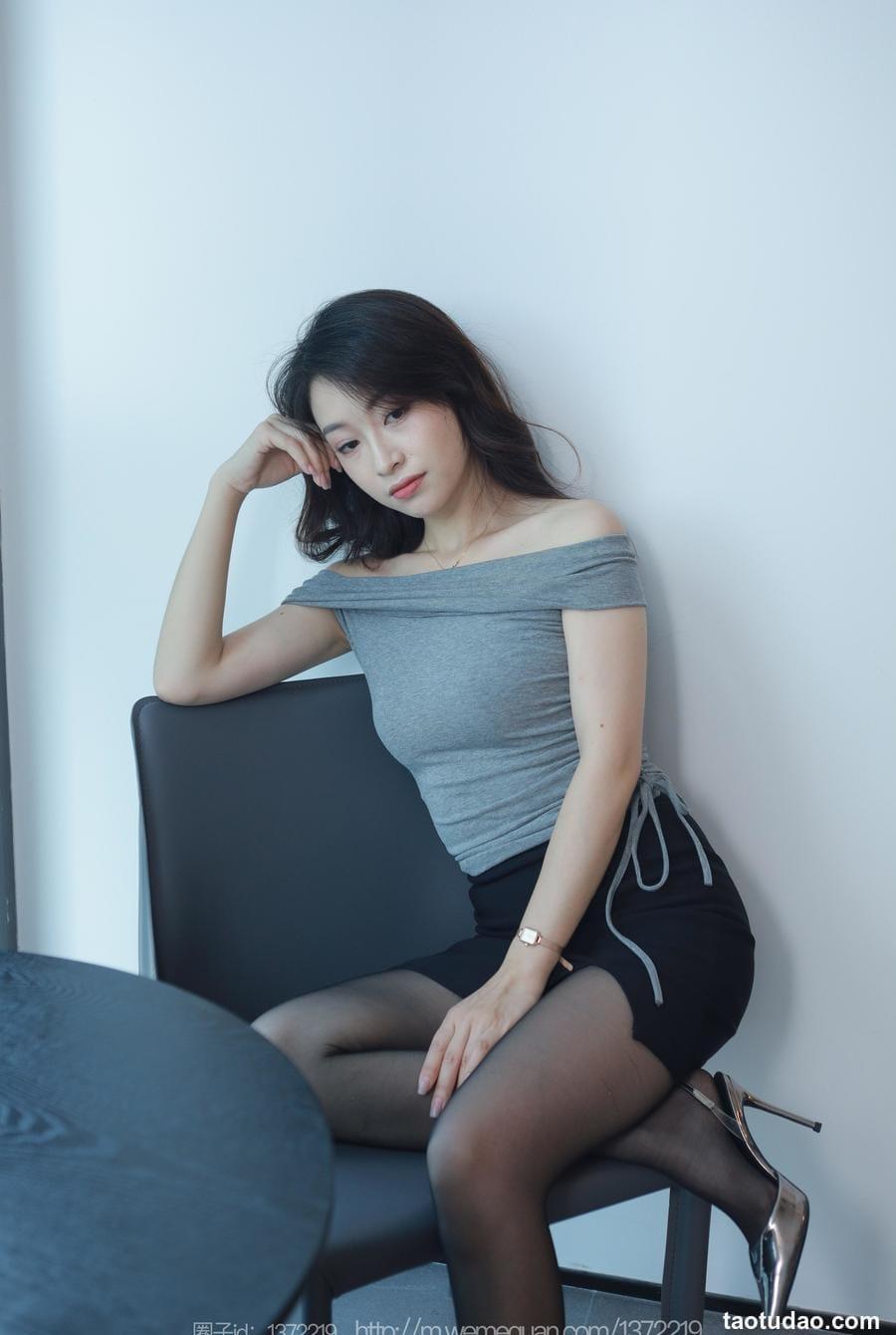 [IESS异思趣向] 2023.07.31 丝享家 1494 小婕《紧身的包臀裙》[85P-71.5M]