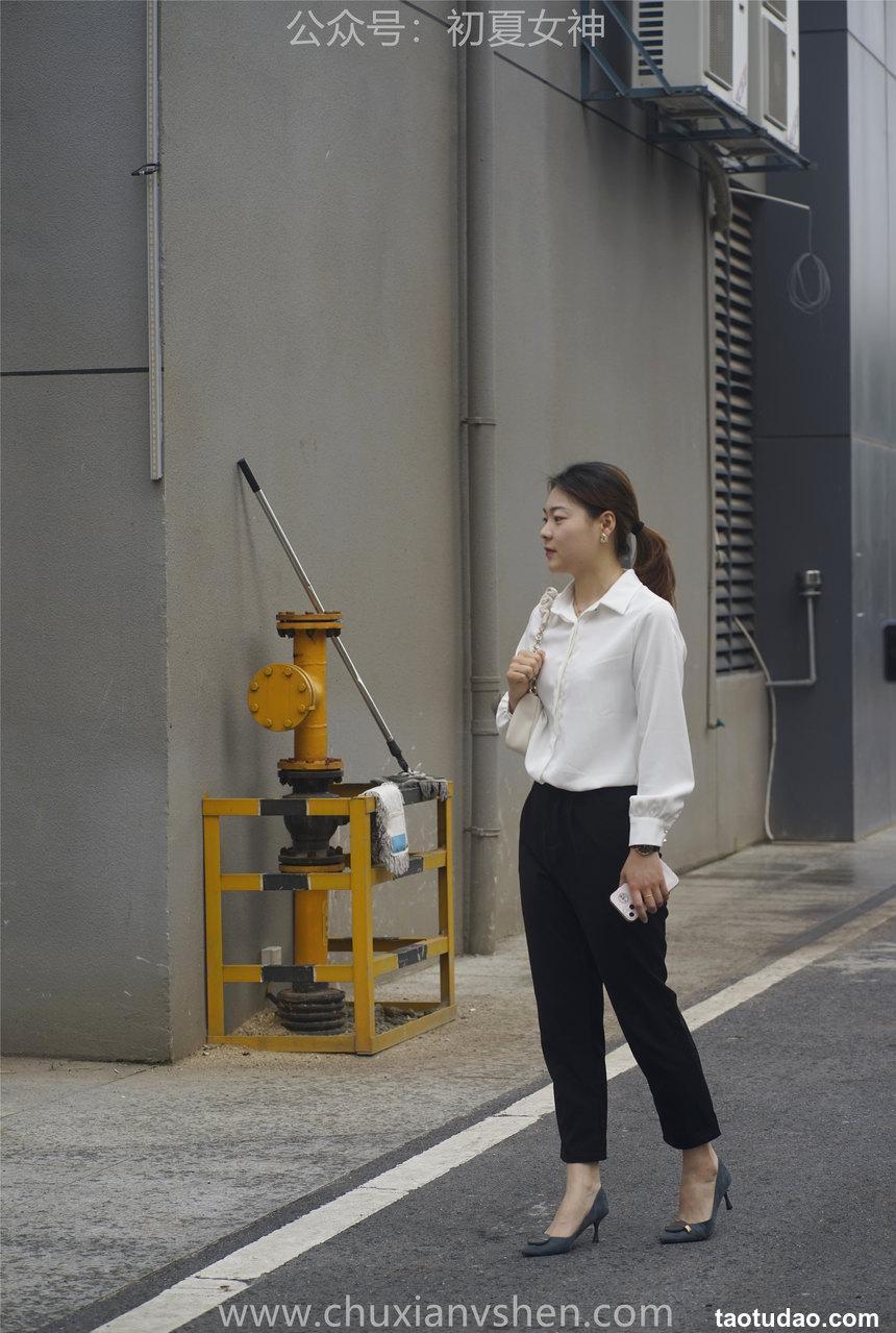 初夏女神 NO.042 小悦悦 职场小白[129P+1V／5.48GB]