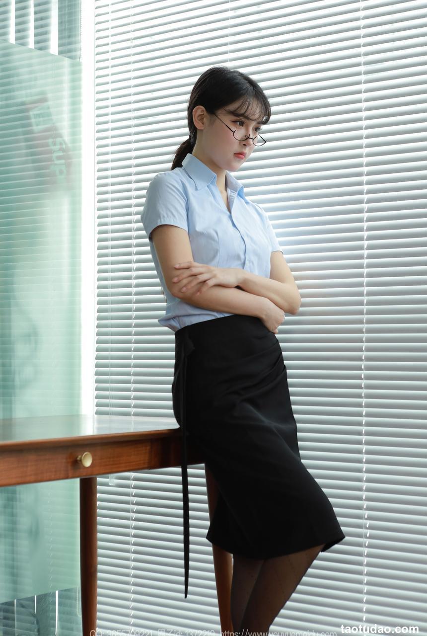 [IESS异思趣向] 2024.06.12 丝享家 1766 小宝《迷人波点》[78P-67.6M]