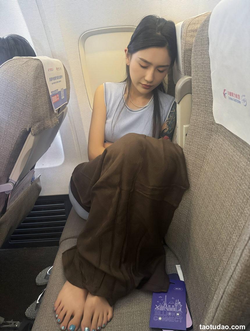 [Ligui丽柜] 2024.08.07 《日本旅拍第一天花絮》甜甜 [21+1P-98M]