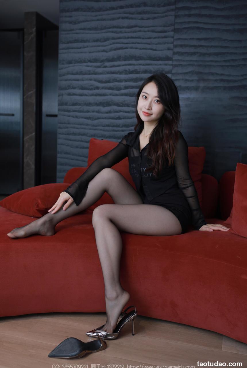 [IESS异思趣向] 2024.04.08 丝享家 1710 小婕《红色沙发（上）》[89P-65.3M]