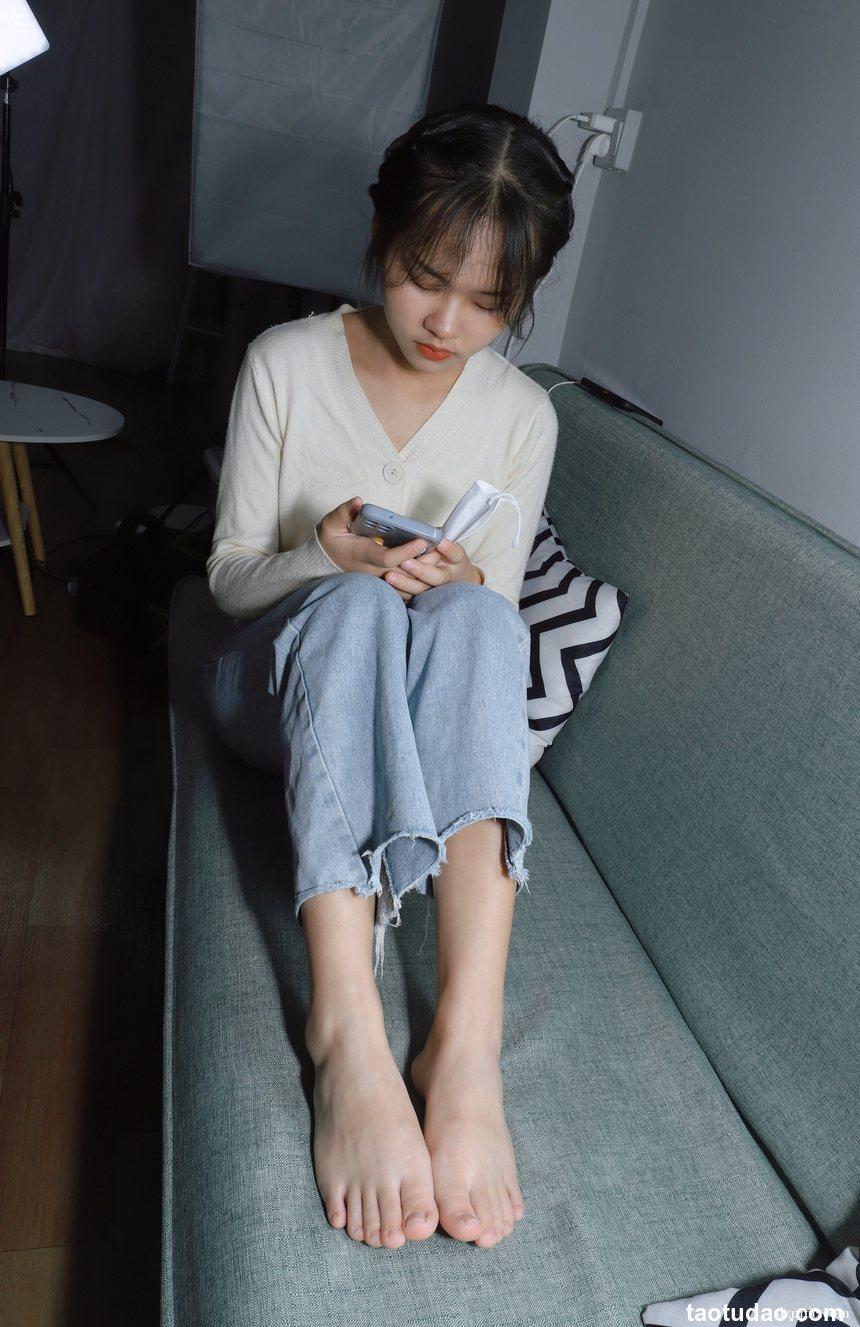 Pary摄影 NO.048 大学生秀秀展示36码小嫩脚[107P／286MB]