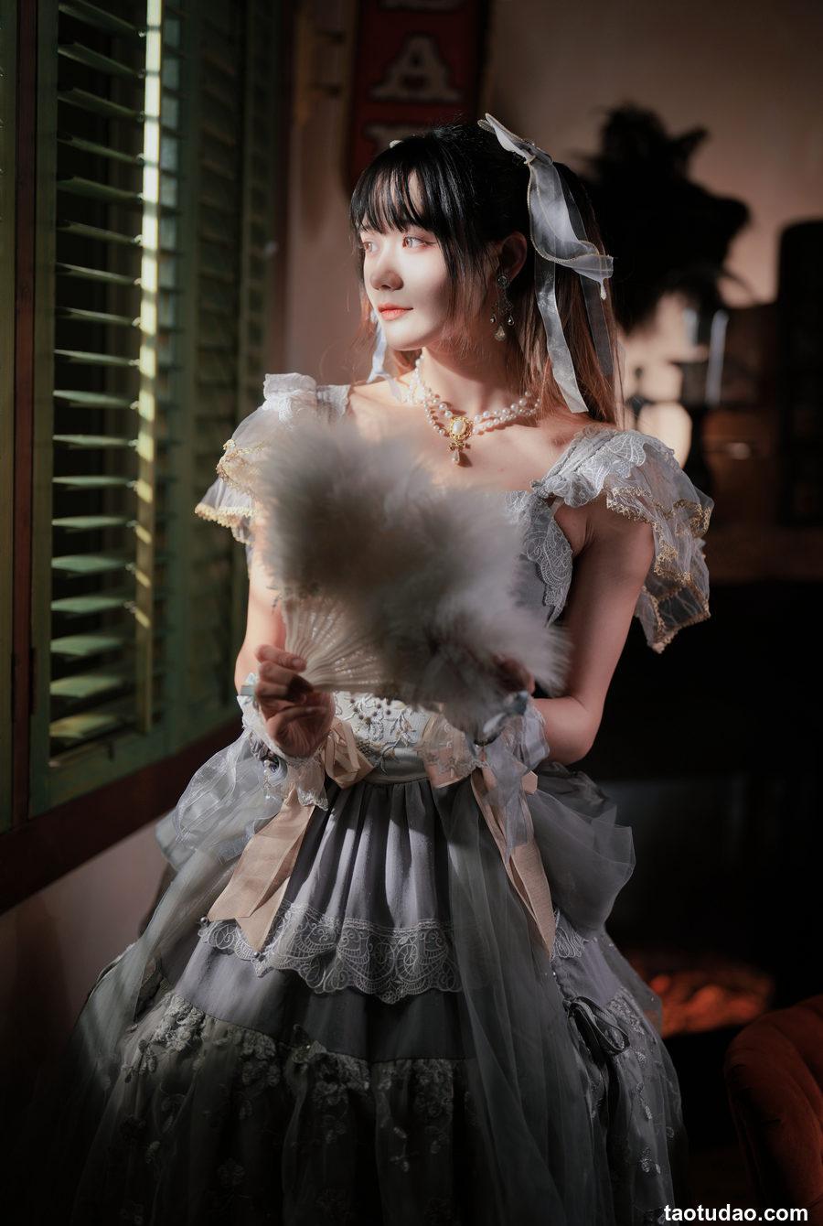 兔子Zzz不吃胡萝卜 - NO.135 灰月之海 [28P-268MB]