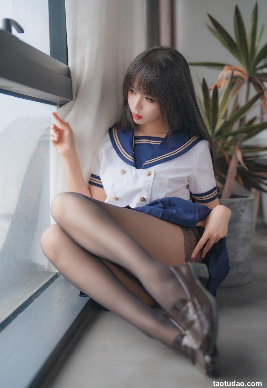 轩萧学姐 - 2023生日作 5月舰长 黑丝jk内衣 [32P-112MB]